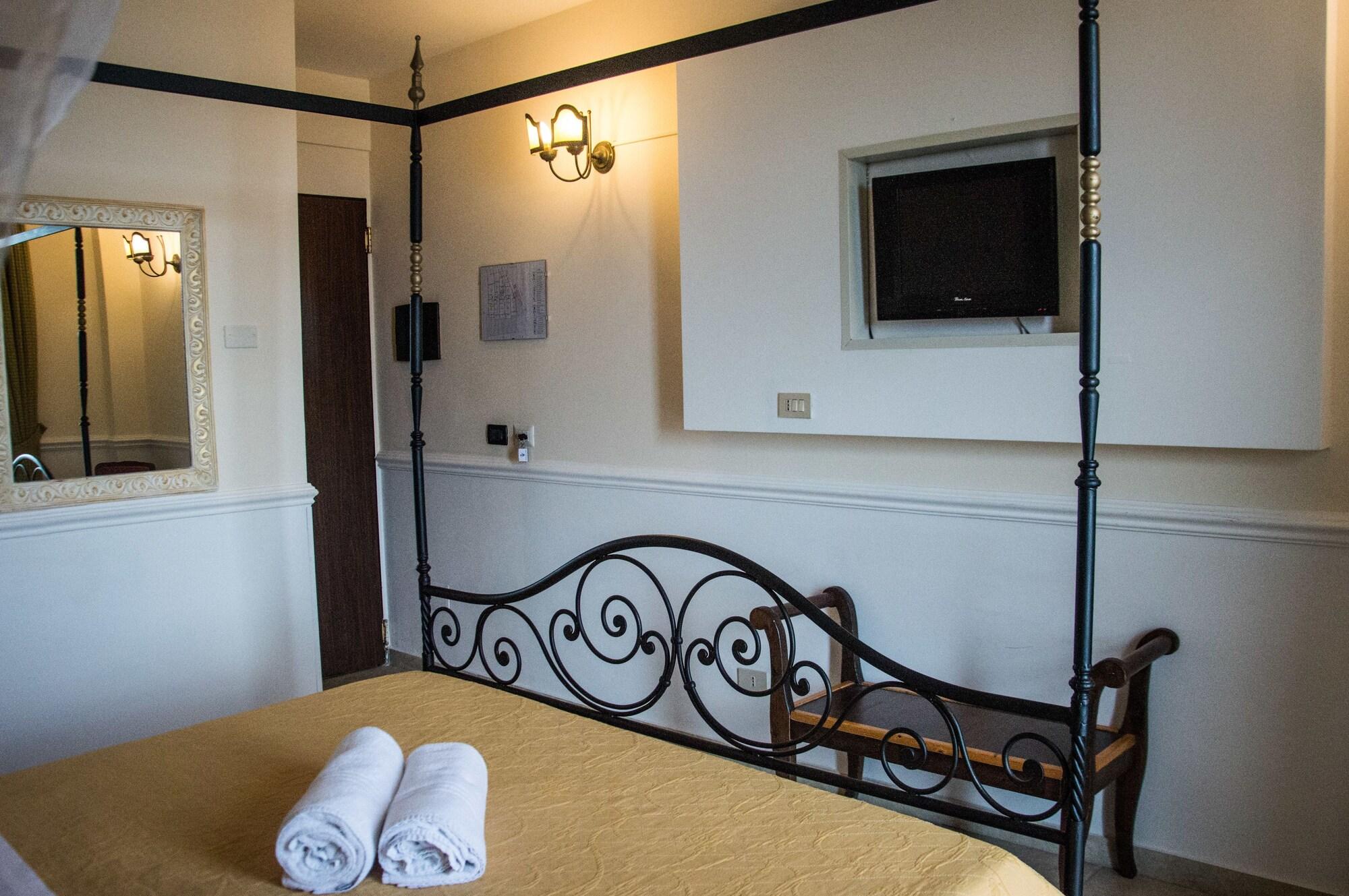 & Linda Hotel 3*