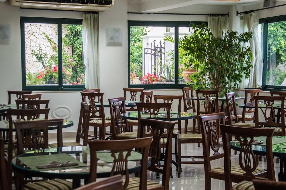 Hotel & Linda Giardini-Naxos