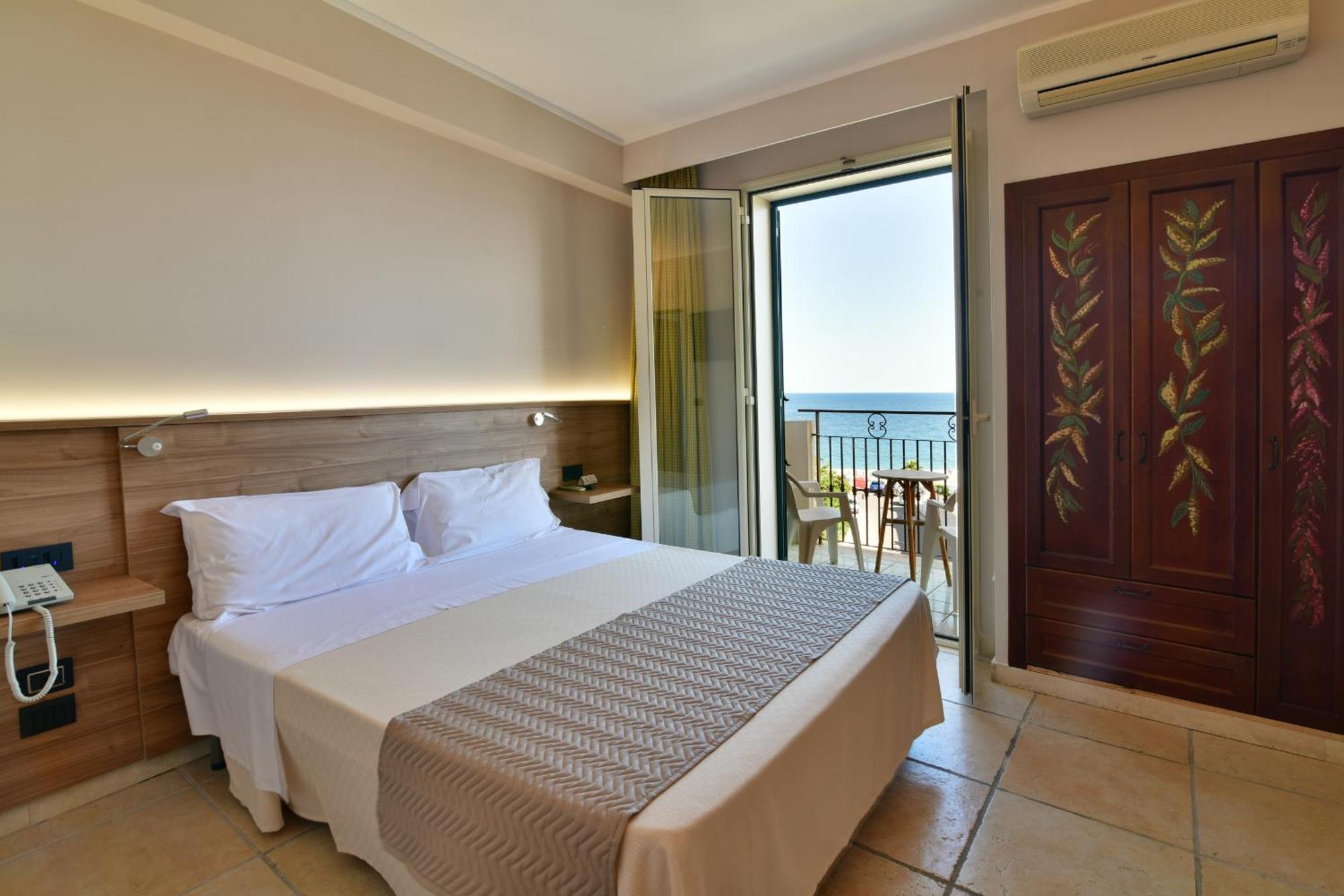 & Linda Hotel Giardini-Naxos