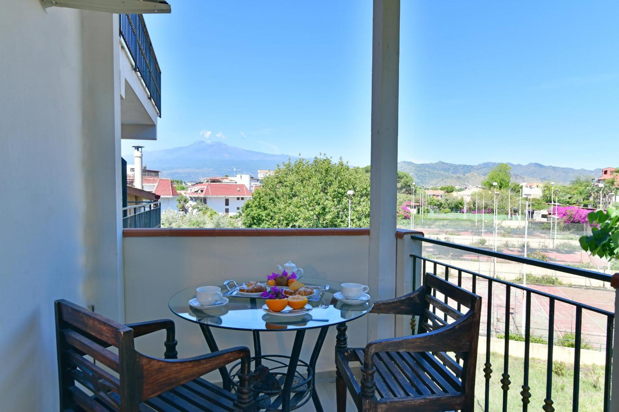 & Linda Hotel 3*