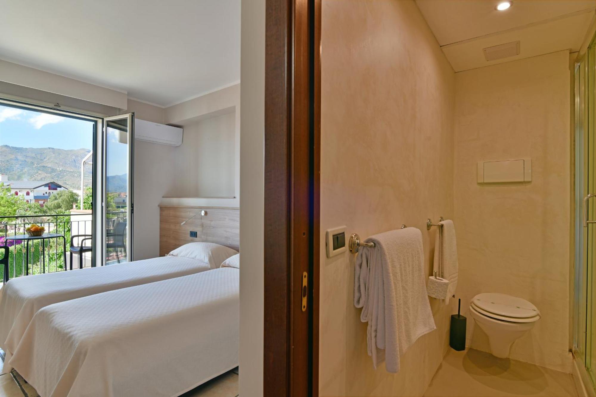 Hotel & Linda Giardini-Naxos