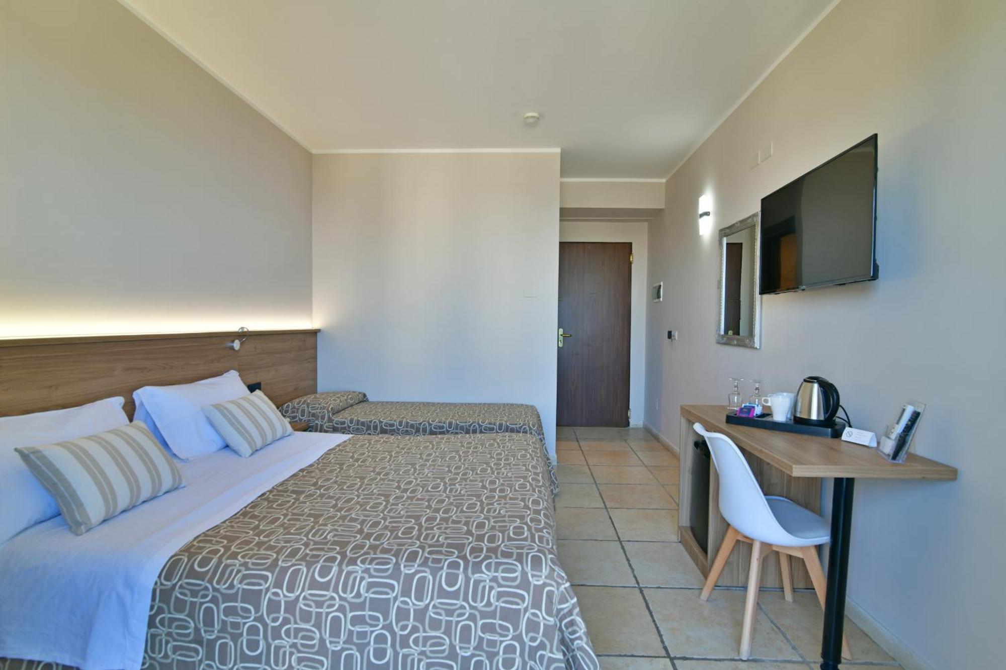 & Linda Hotel