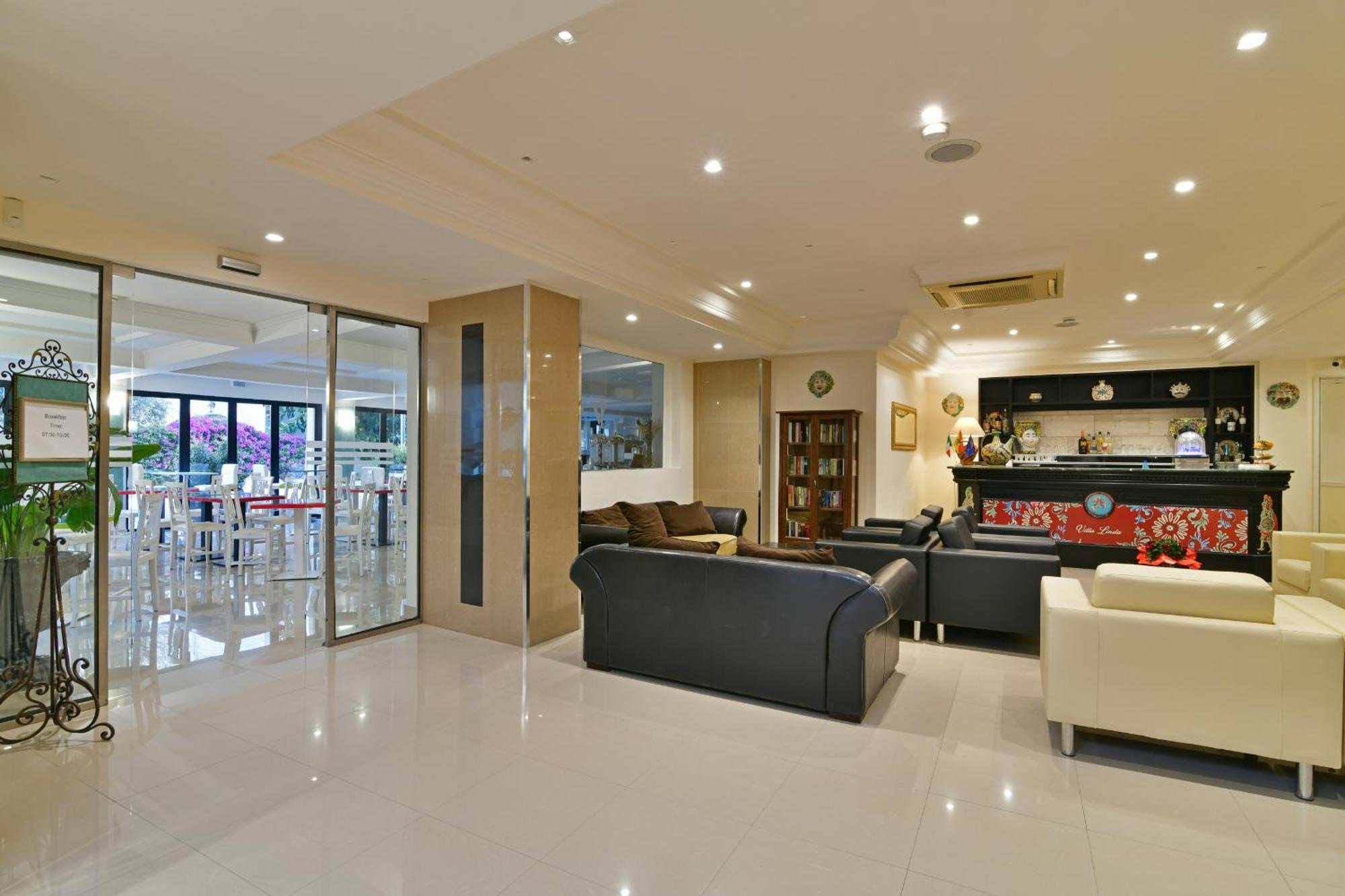 & Linda Hotel 3*
