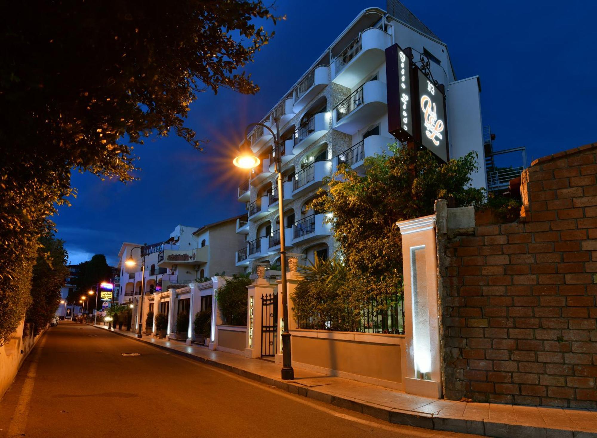 Hotel & Linda Giardini-Naxos