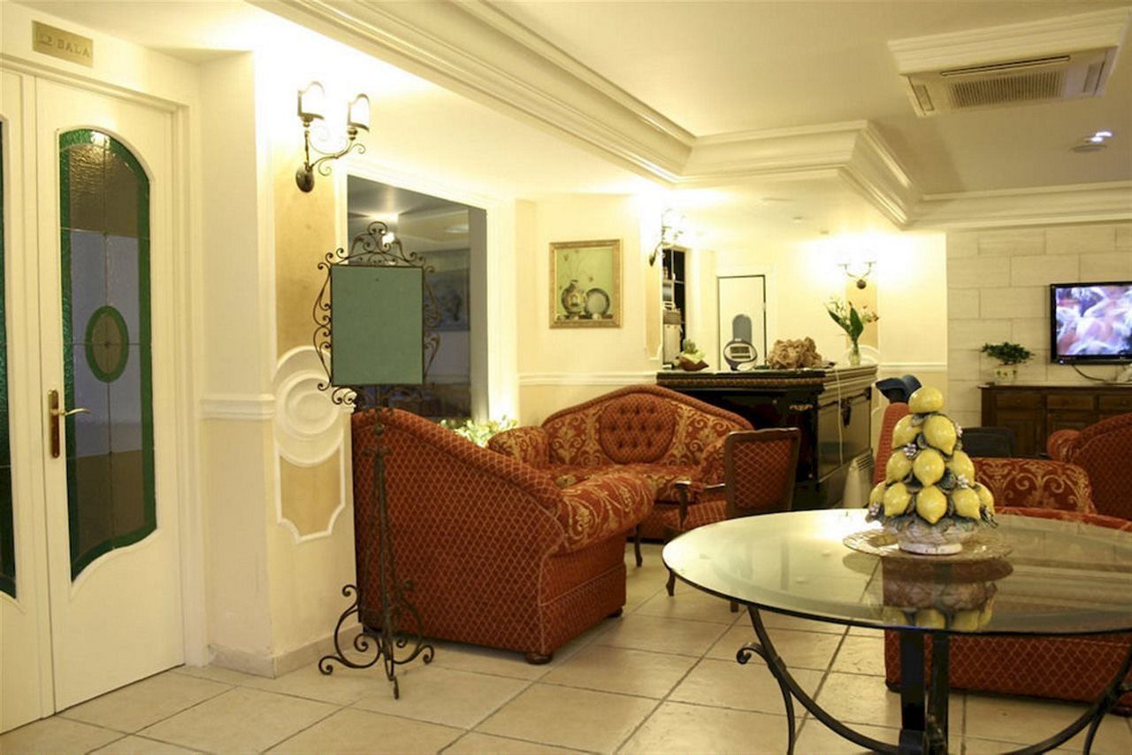 Hotel & Linda Giardini-Naxos
